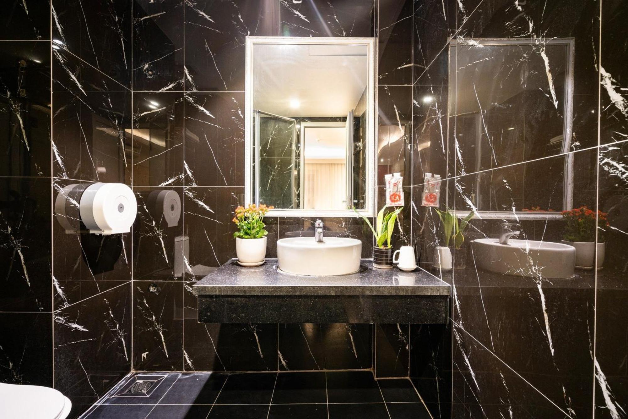 Kieu Anh Hotel - 81 Trung Kinh - By Bay Luxury Hanoi Kültér fotó