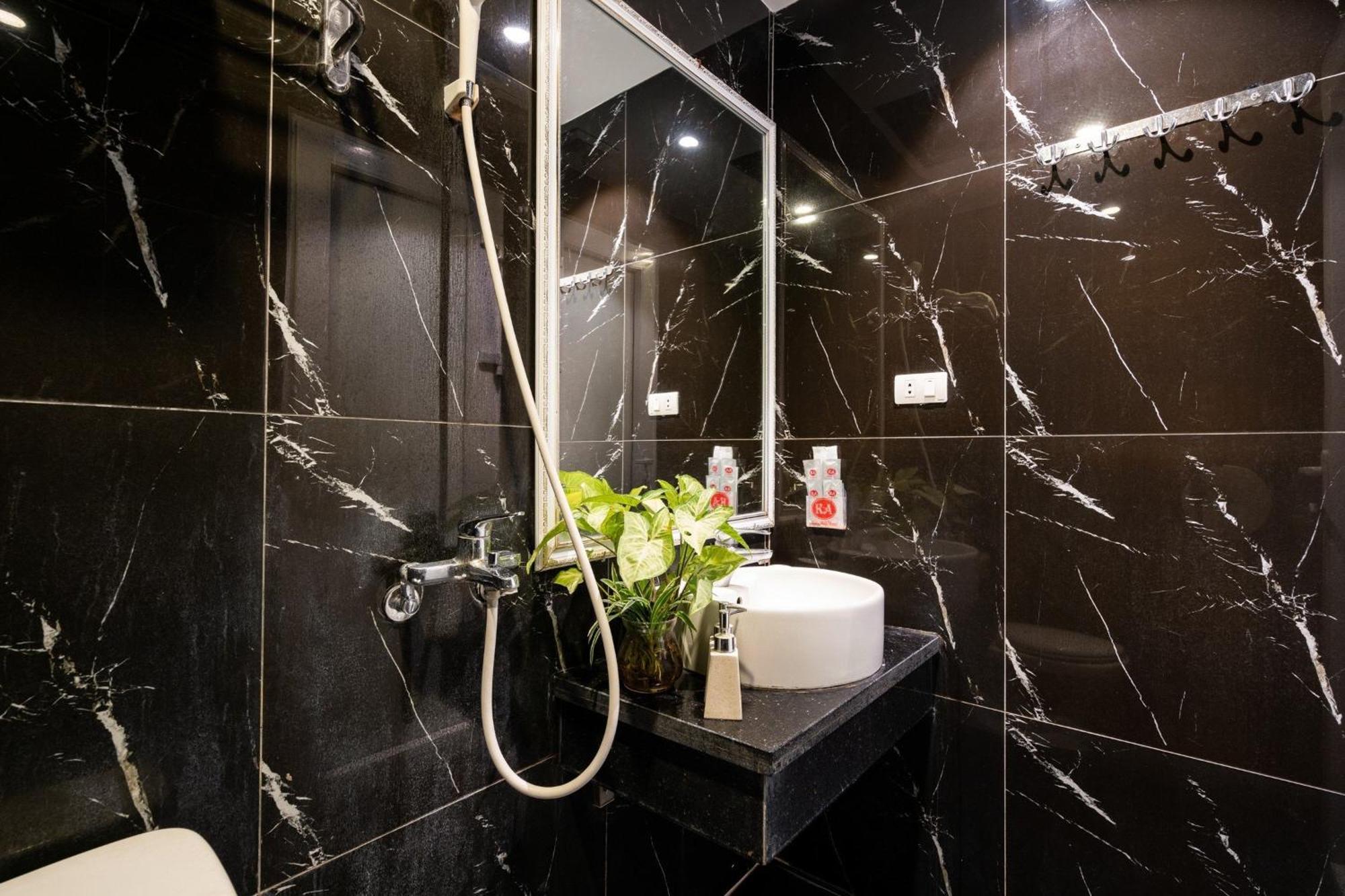Kieu Anh Hotel - 81 Trung Kinh - By Bay Luxury Hanoi Kültér fotó