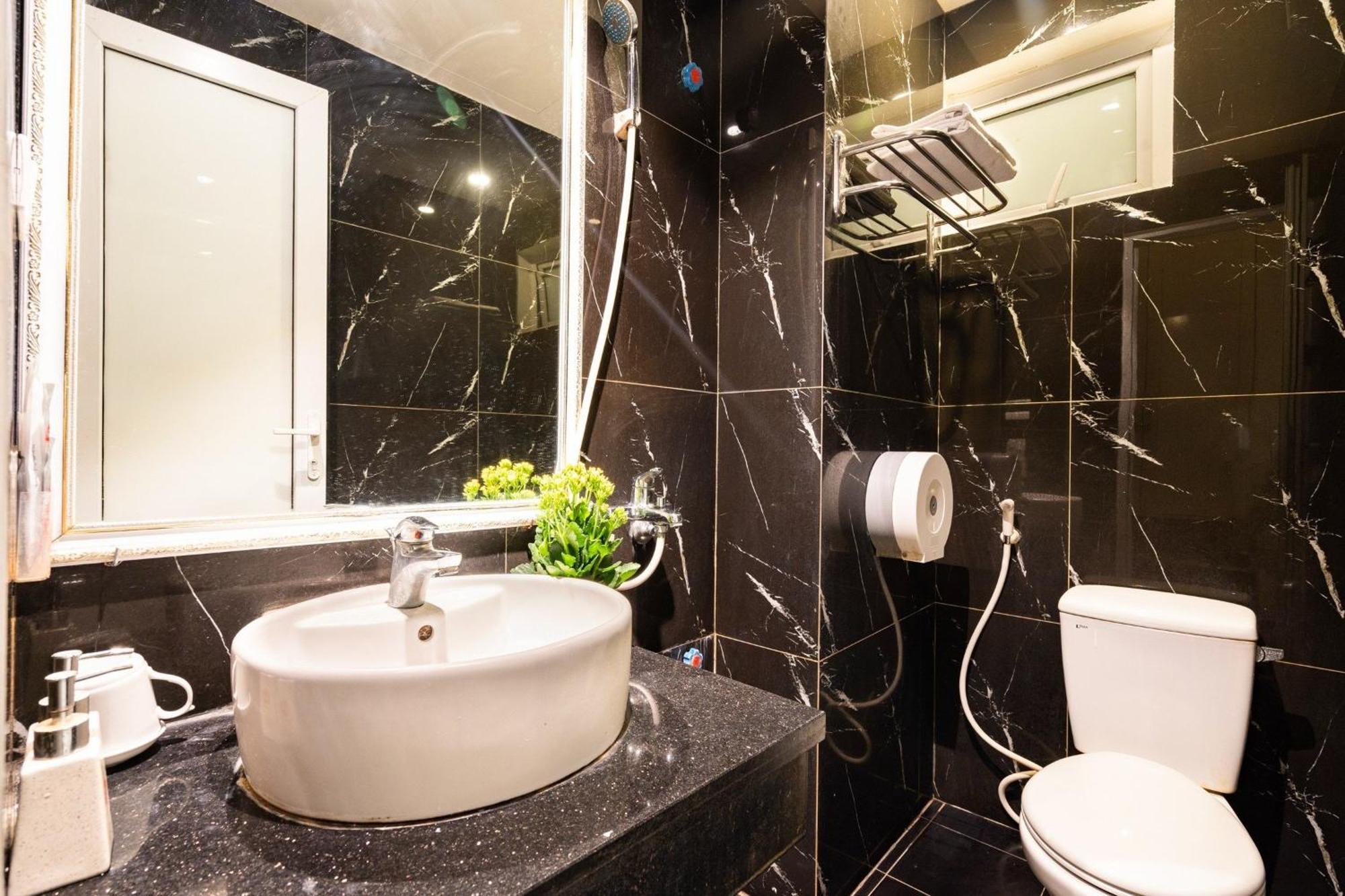Kieu Anh Hotel - 81 Trung Kinh - By Bay Luxury Hanoi Kültér fotó